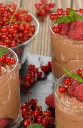 Crème au chocolat et aux perles rouges