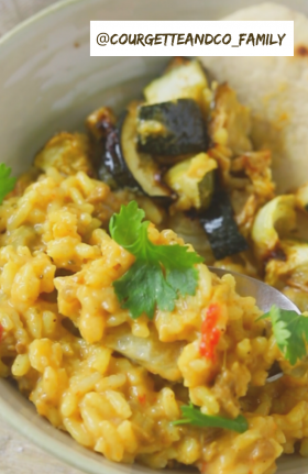 Courgettes rôties au curry, riz & naans maison 