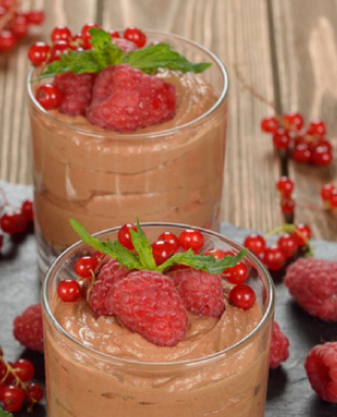 Crème au chocolat et aux perles rouges